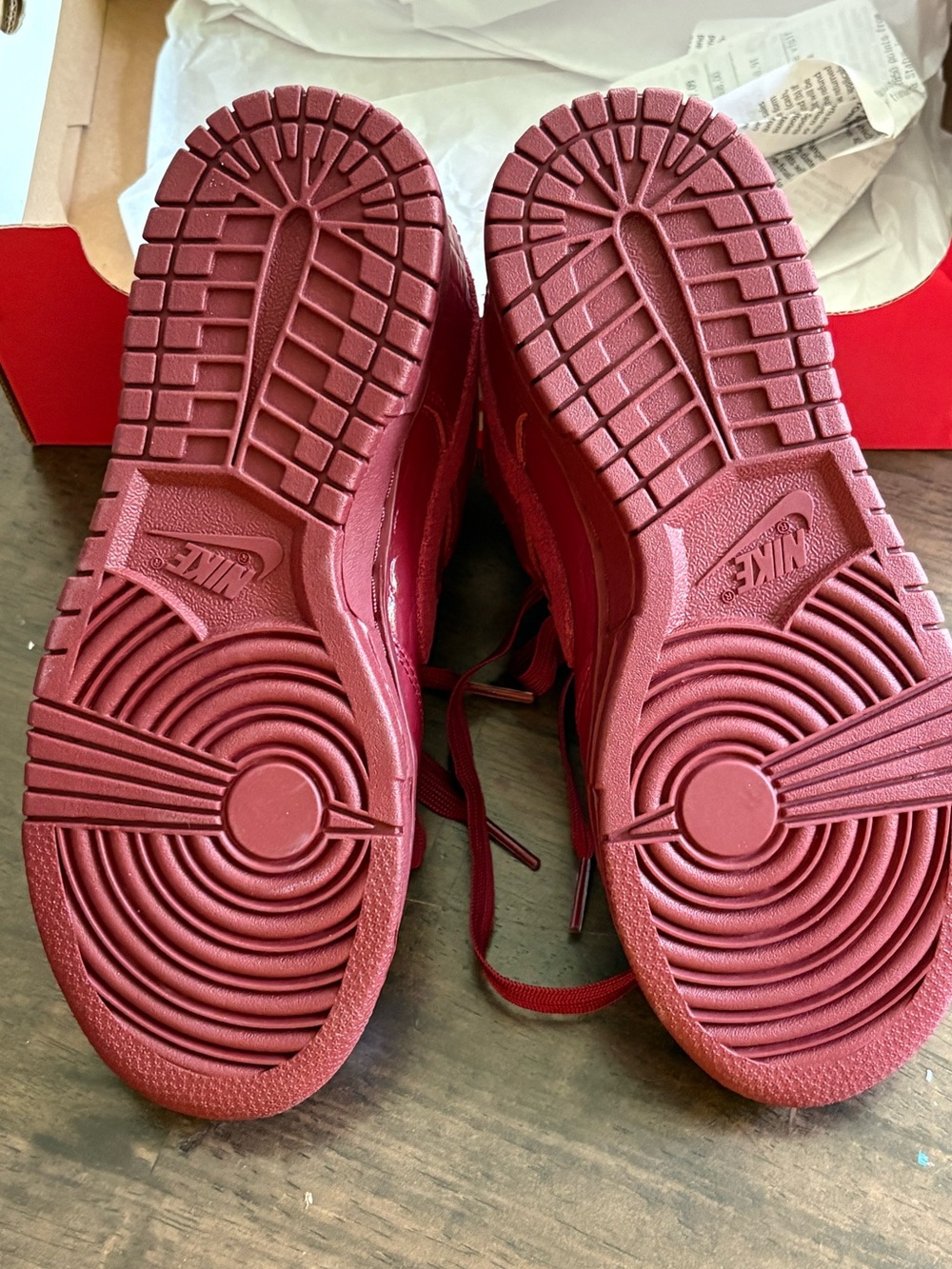 BRAND NEW! Nike Women's Maroon Low-Top Sneakers with Gold Logo - Picture 5 of 8